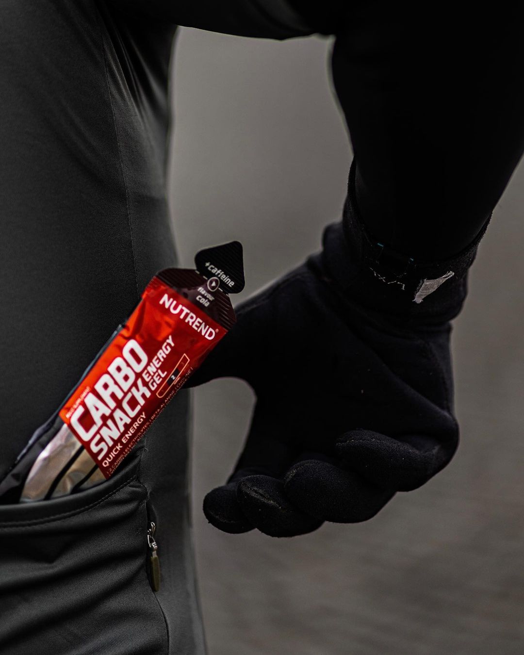 Nutrend Carbosnack Gel Energético con Cafeína Caja 18 | Energía y Enfoque