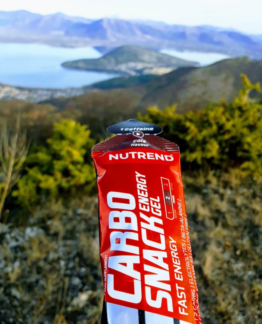 Nutrend Carbosnack Gel Energético con Cafeína Caja 18 | Energía y Enfoque
