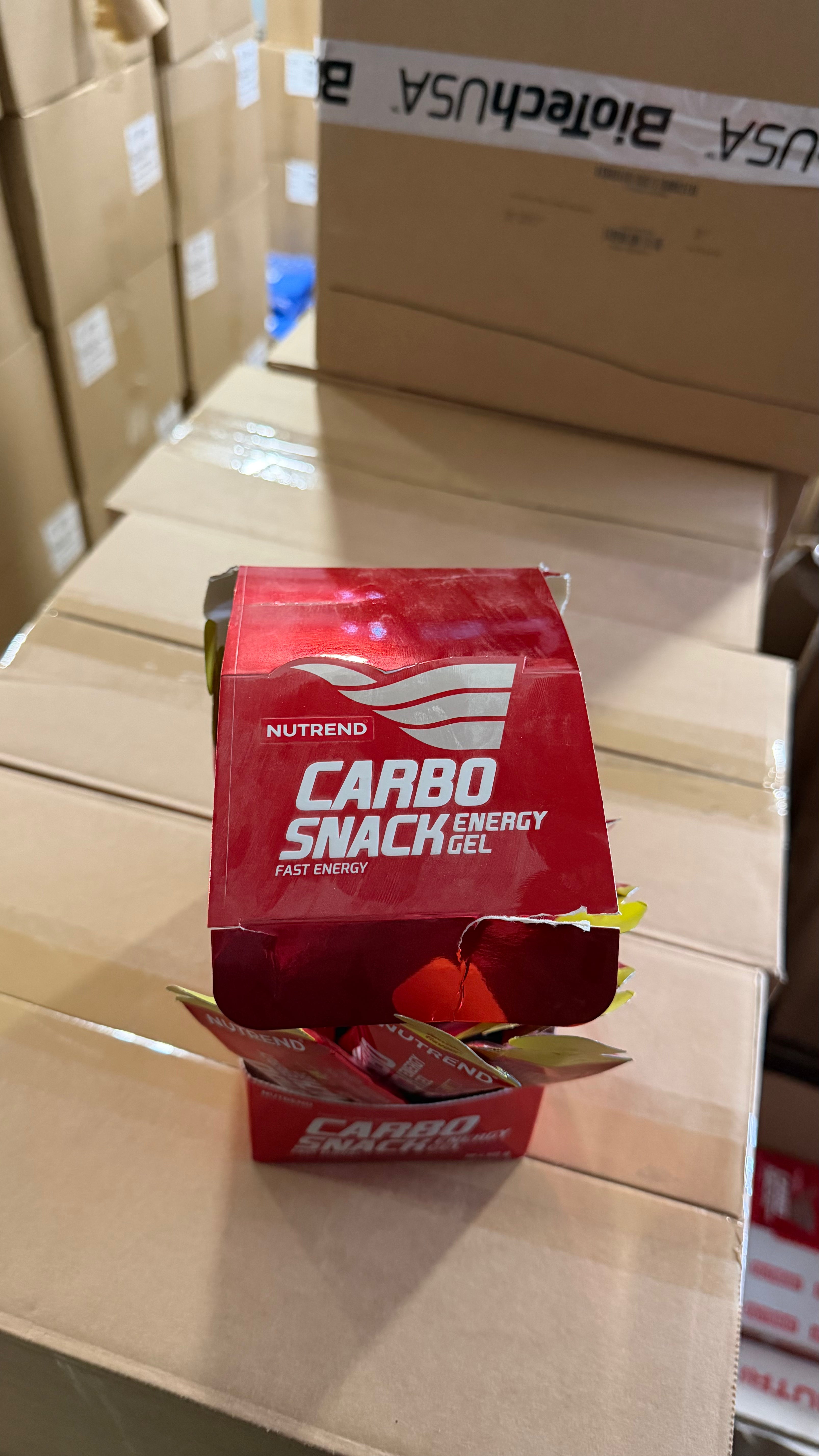 LIQUIDACIÓN - Nutrend Carbosnack Gel Energético Sachet Caja 18 | Carbohidratos de Rápida Absorción