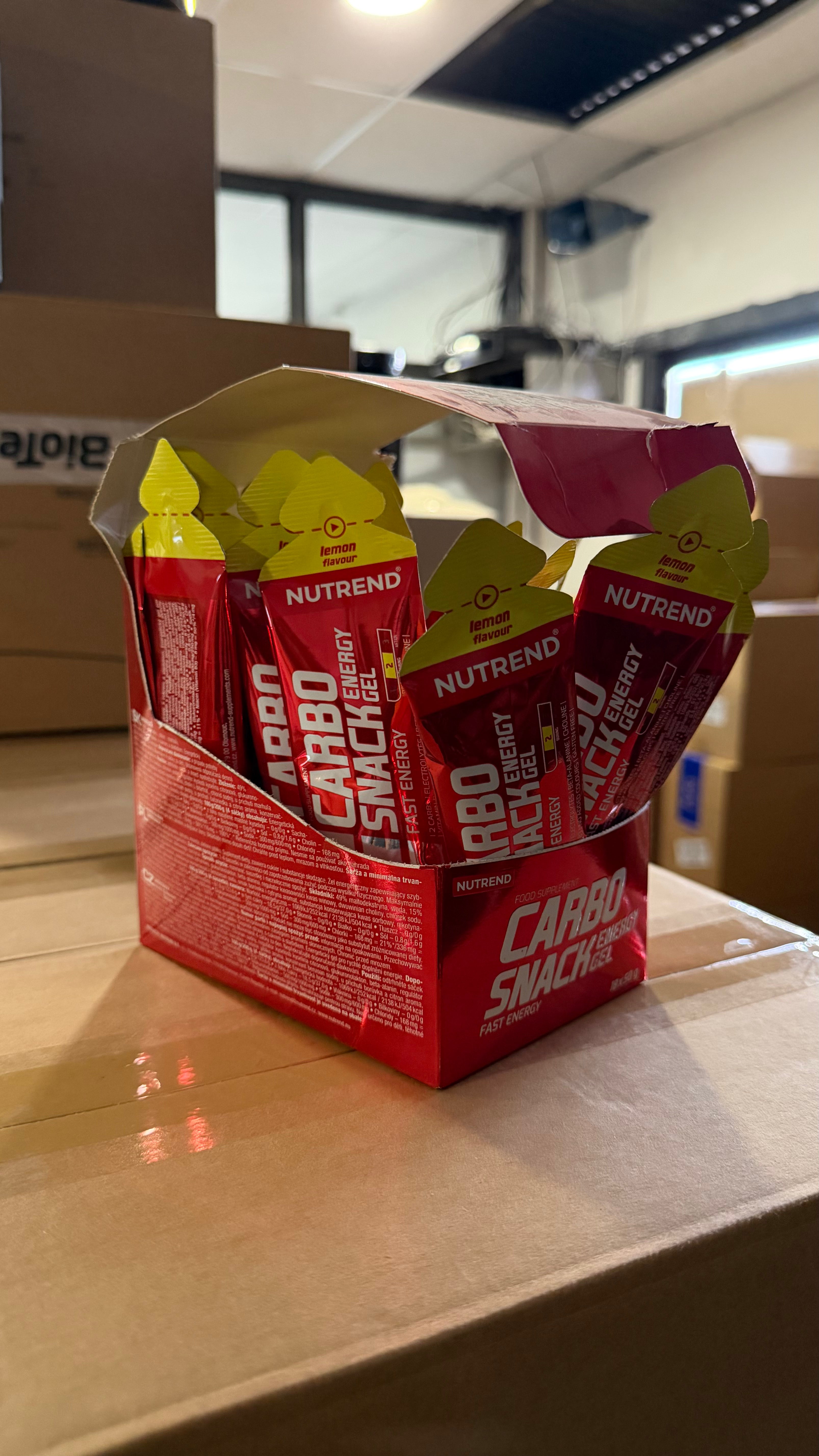 LIQUIDACIÓN - Nutrend Carbosnack Gel Energético Sachet Caja 18 | Carbohidratos de Rápida Absorción